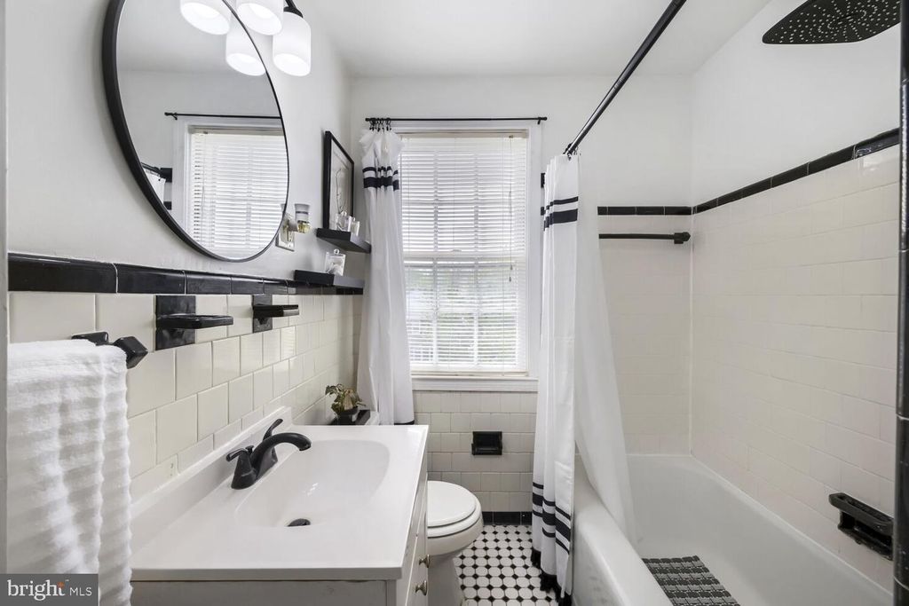 Image 15 of property listing at 8152 GLEN GARY RD, Towson, MD 21286