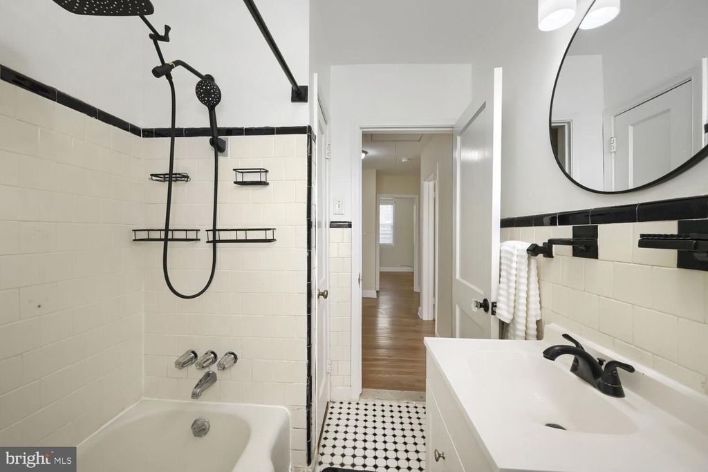 Image 16 of property listing at 8152 GLEN GARY RD, Towson, MD 21286