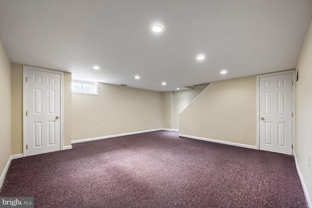 Image 20 of property listing at 8152 GLEN GARY RD, Towson, MD 21286