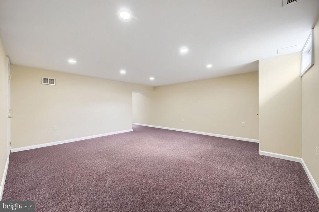 Image 21 of property listing at 8152 GLEN GARY RD, Towson, MD 21286