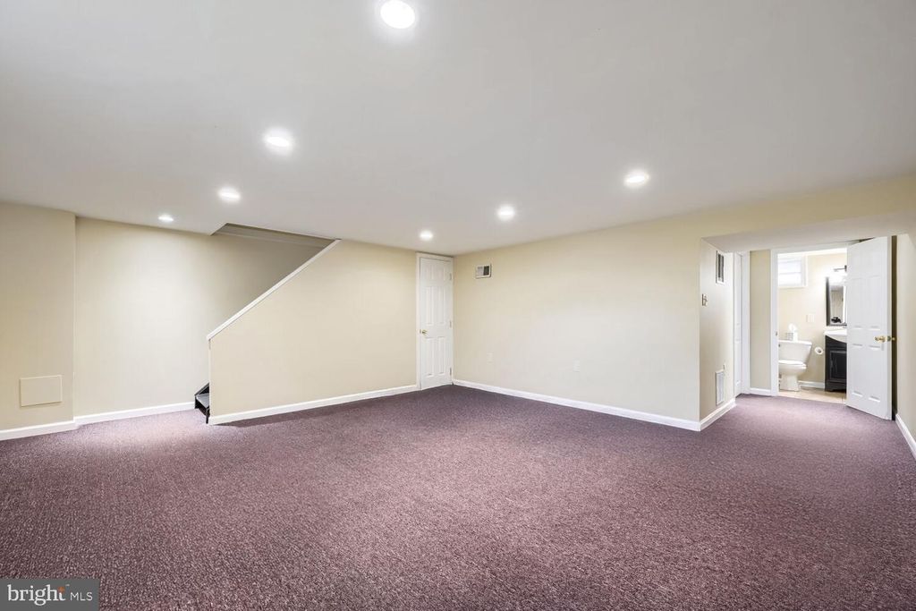 Image 22 of property listing at 8152 GLEN GARY RD, Towson, MD 21286