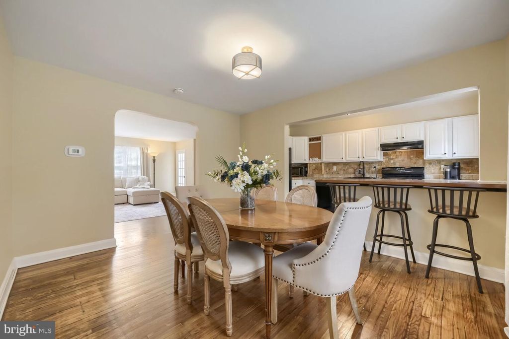 Image 7 of property listing at 8152 GLEN GARY RD, Towson, MD 21286