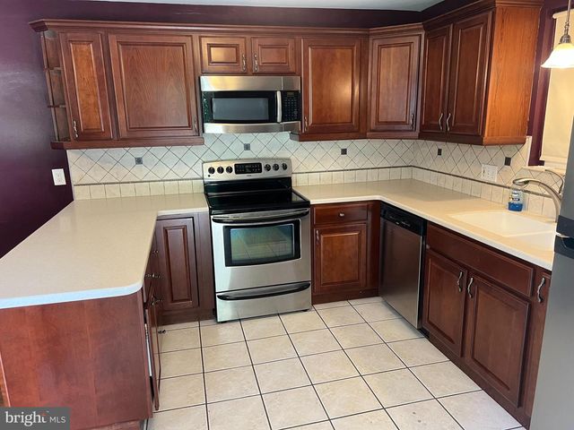 301 BERRYHILL RD, Harrisburg, PA 17109