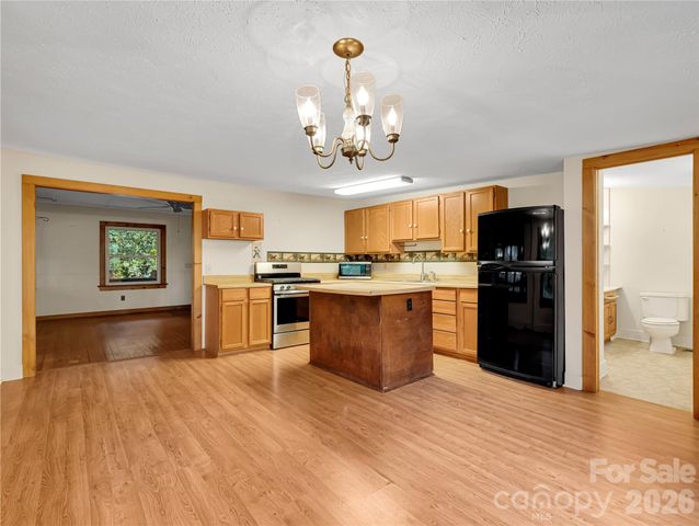 989 Fox Mountain Road, Columbus, NC 28722