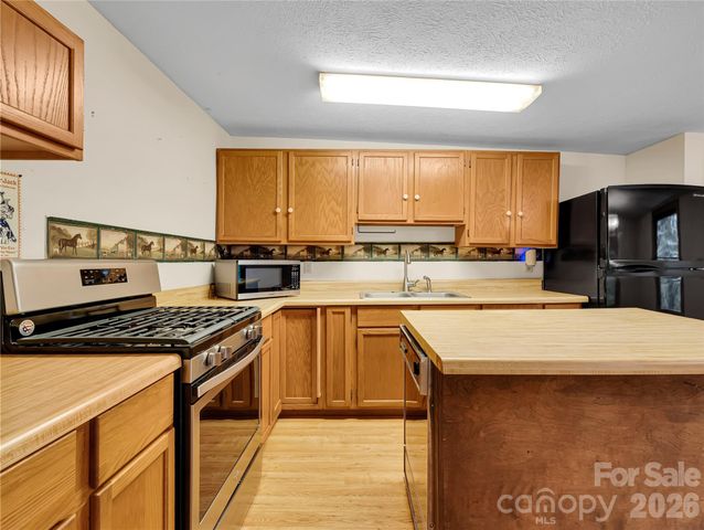 989 Fox Mountain Road, Columbus, NC 28722
