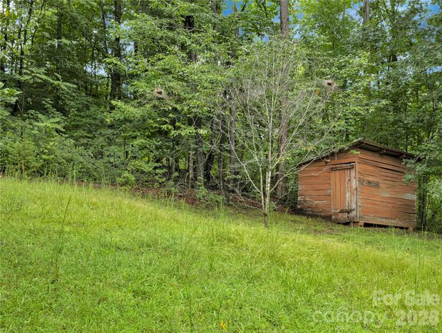 989 Fox Mountain Road, Columbus, NC 28722