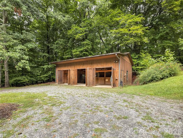 989 Fox Mountain Road, Columbus, NC 28722
