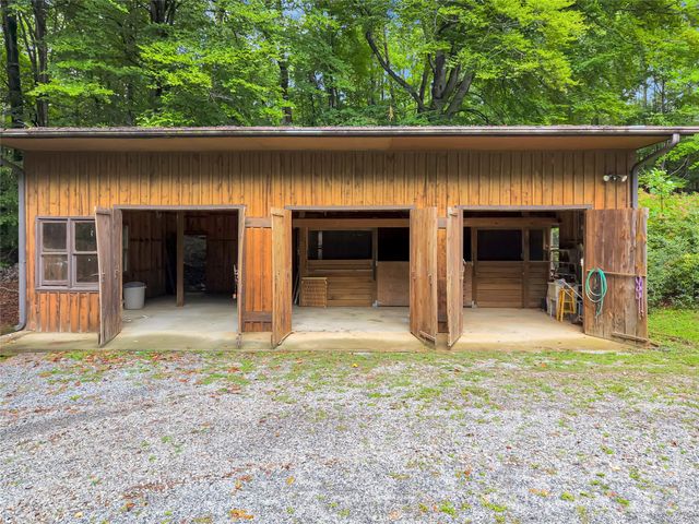 989 Fox Mountain Road, Columbus, NC 28722