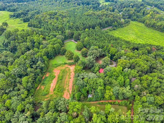 989 Fox Mountain Road, Columbus, NC 28722