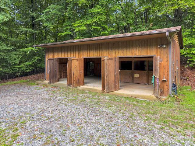 989 Fox Mountain Road, Columbus, NC 28722