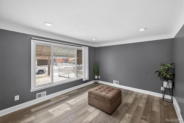 20701 Meier Road, Saint Clair Shores, MI 48081