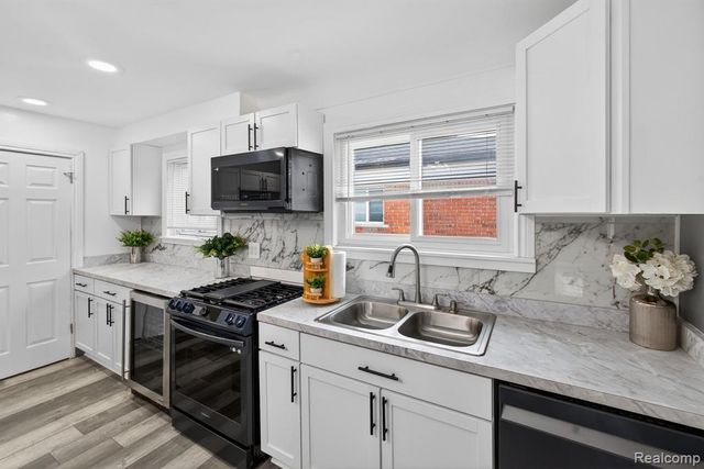 20701 Meier Road, Saint Clair Shores, MI 48081