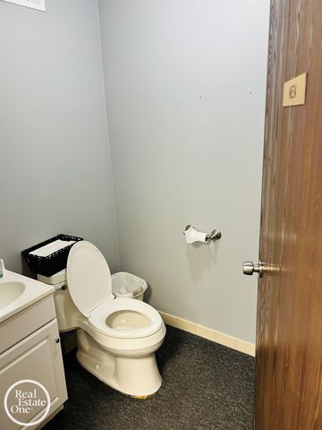 24053 Jefferson Avenue, Saint Clair Shores, MI 48080