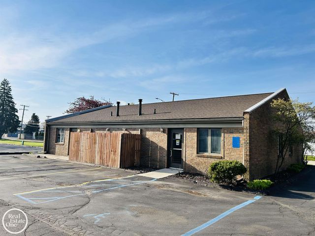 24053 Jefferson Avenue, Saint Clair Shores, MI 48080