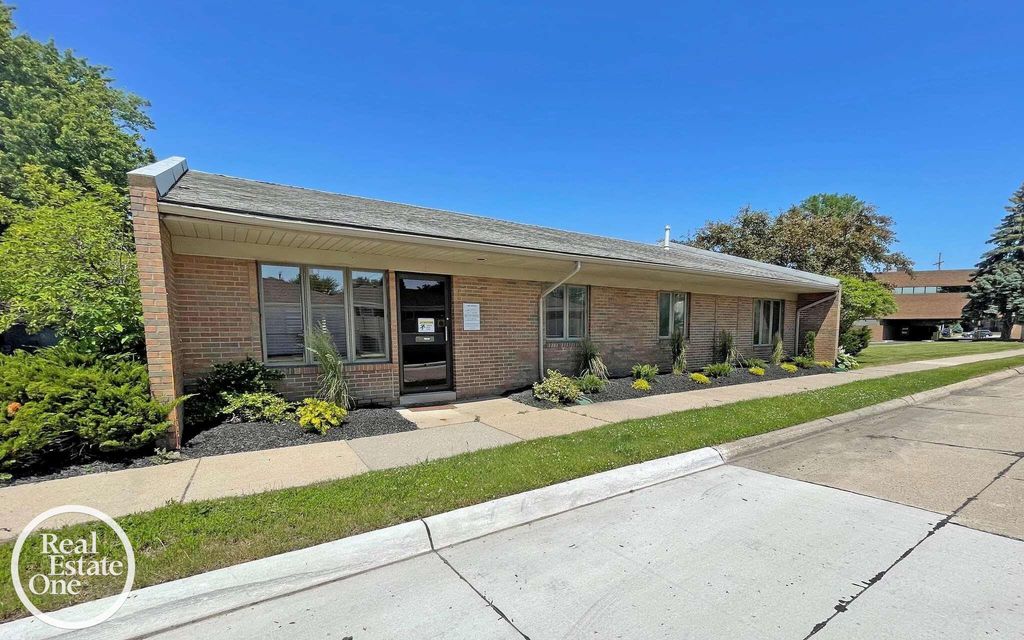 24053 Jefferson Avenue, Saint Clair Shores, MI 48080