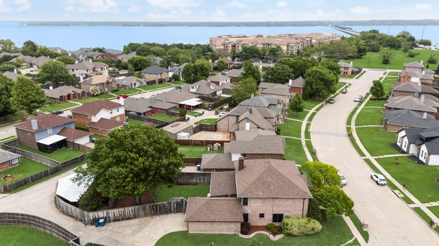 9209 Chimneywood Drive, Rowlett, TX 75089
