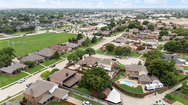 9209 Chimneywood Drive, Rowlett, TX 75089
