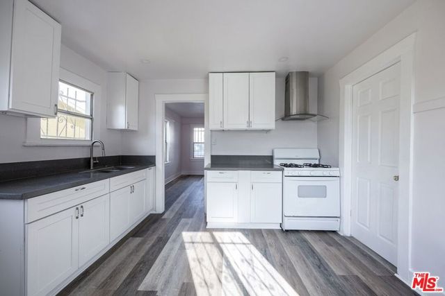 136 W 82nd Street, Los Angeles, CA 90003