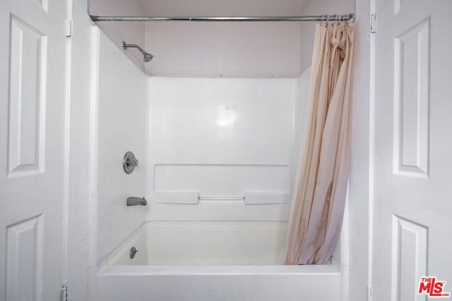 136 W 82nd Street, Los Angeles, CA 90003