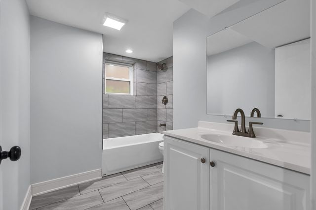 2424 W Hollywood Avenue 3, Chicago, IL 60659