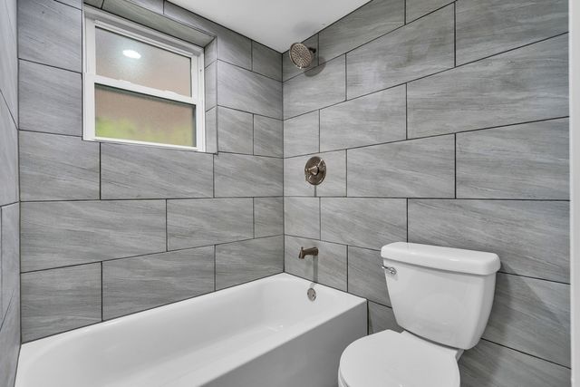 2424 W Hollywood Avenue 3, Chicago, IL 60659