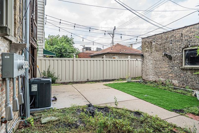 2424 W Hollywood Avenue 3, Chicago, IL 60659