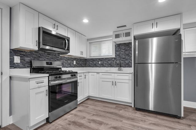 2424 W Hollywood Avenue 3, Chicago, IL 60659