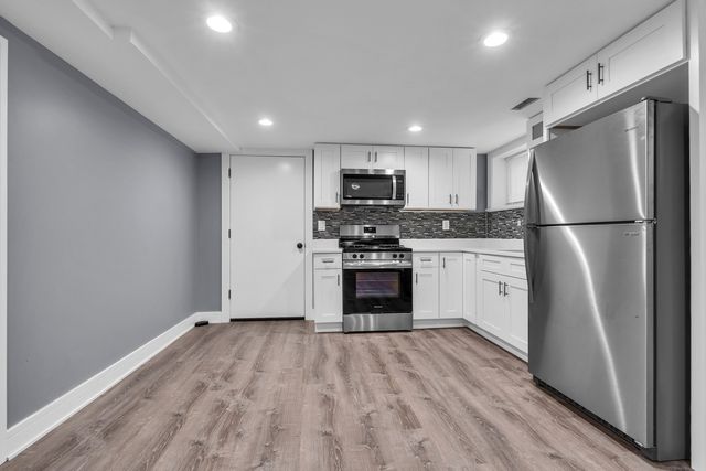 2424 W Hollywood Avenue 3, Chicago, IL 60659