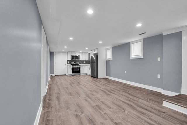 2424 W Hollywood Avenue 3, Chicago, IL 60659