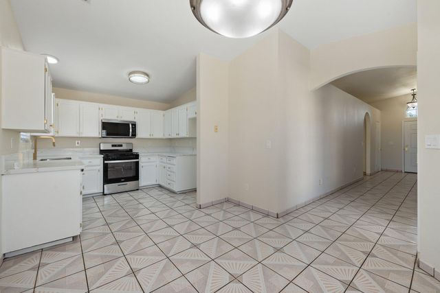 2157 Dandelion Avenue, Tulare, CA 93274