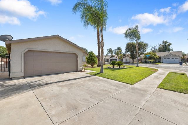 2157 Dandelion Avenue, Tulare, CA 93274