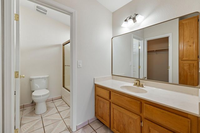2157 Dandelion Avenue, Tulare, CA 93274