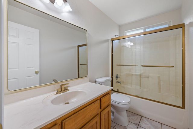 2157 Dandelion Avenue, Tulare, CA 93274