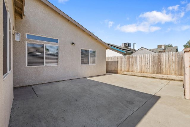 2157 Dandelion Avenue, Tulare, CA 93274