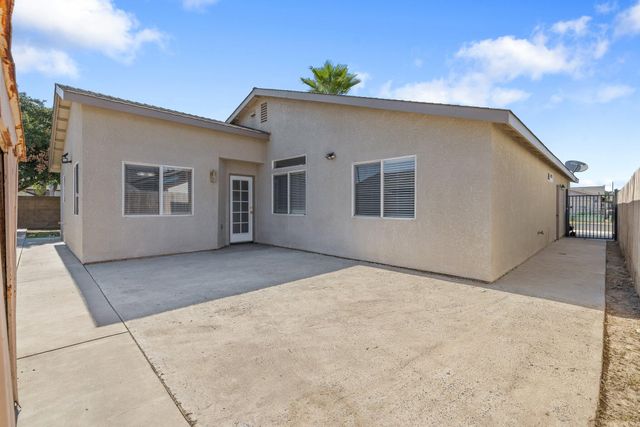 2157 Dandelion Avenue, Tulare, CA 93274