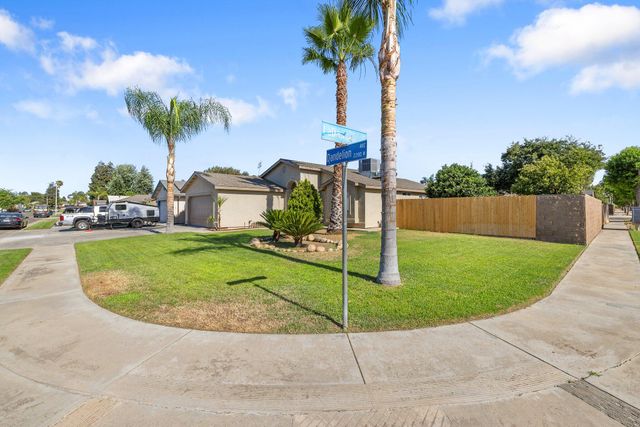 2157 Dandelion Avenue, Tulare, CA 93274