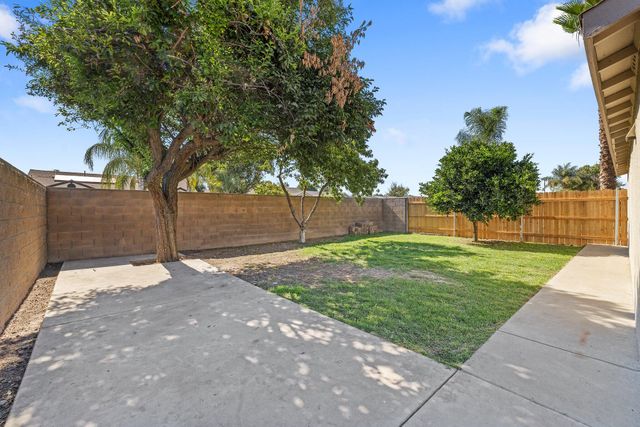 2157 Dandelion Avenue, Tulare, CA 93274