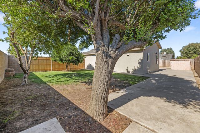 2157 Dandelion Avenue, Tulare, CA 93274