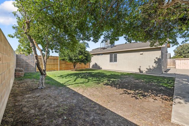 2157 Dandelion Avenue, Tulare, CA 93274