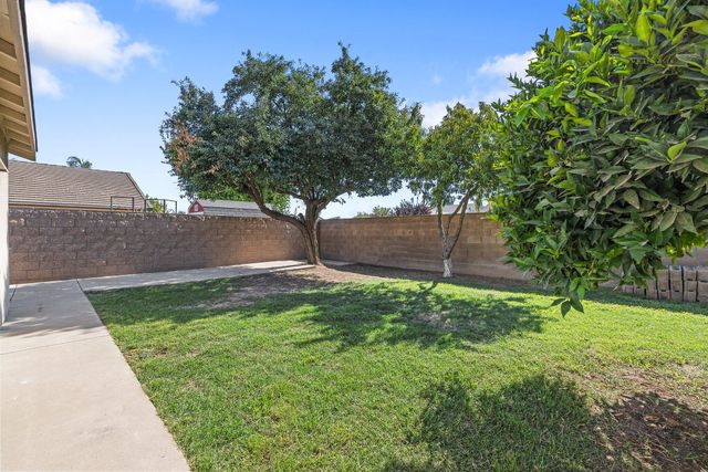 2157 Dandelion Avenue, Tulare, CA 93274