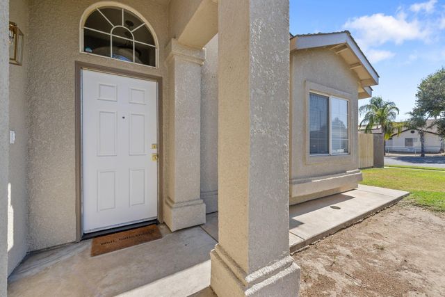 2157 Dandelion Avenue, Tulare, CA 93274
