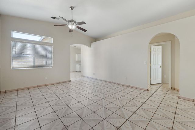 2157 Dandelion Avenue, Tulare, CA 93274