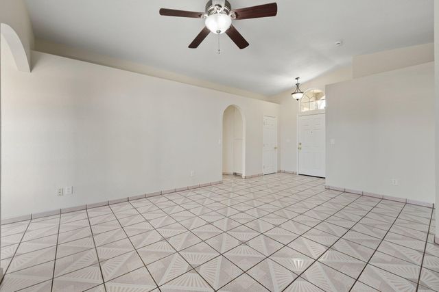 2157 Dandelion Avenue, Tulare, CA 93274