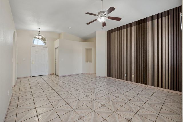 2157 Dandelion Avenue, Tulare, CA 93274
