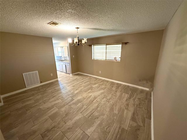 2320 14th Avenue N, Texas City, TX 77590