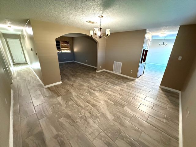 2320 14th Avenue N, Texas City, TX 77590