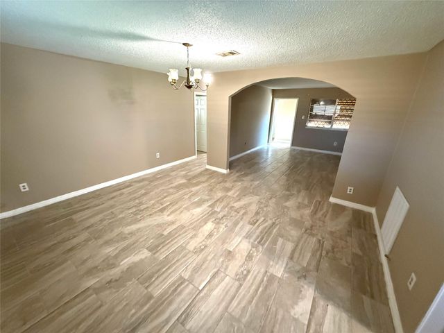 2320 14th Avenue N, Texas City, TX 77590