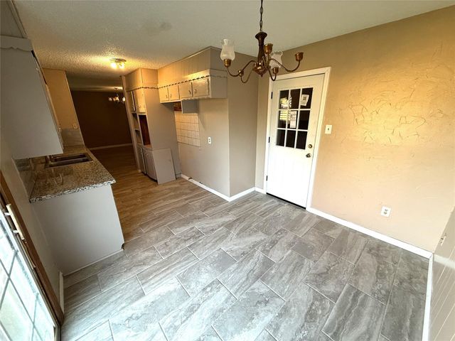 2320 14th Avenue N, Texas City, TX 77590