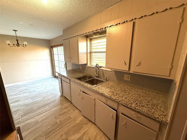 2320 14th Avenue N, Texas City, TX 77590