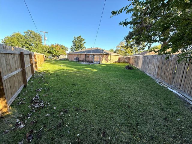 2320 14th Avenue N, Texas City, TX 77590